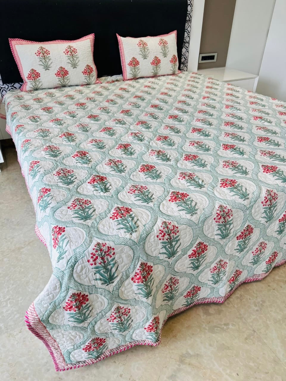Pure mulmul cotton paani jaal quilted hand-block printed double bedcover with 2 quilted pillow covers for king size beds (90x108 inches)