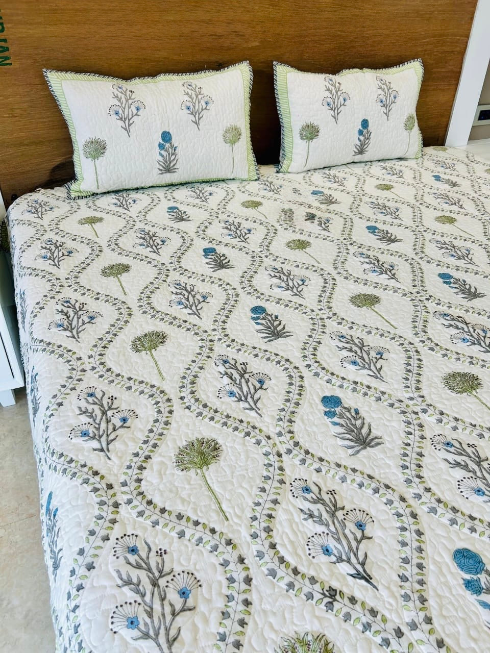Pure mulmul cotton paani jaal quilted hand-block printed double bedcover with 2 quilted pillow covers for king size beds (90x108 inches)