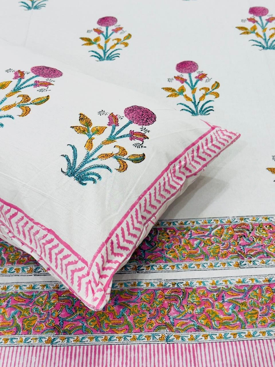 Pure cotton handblock printed king size bedsheet with 2 pillow covers (100x108 inches)