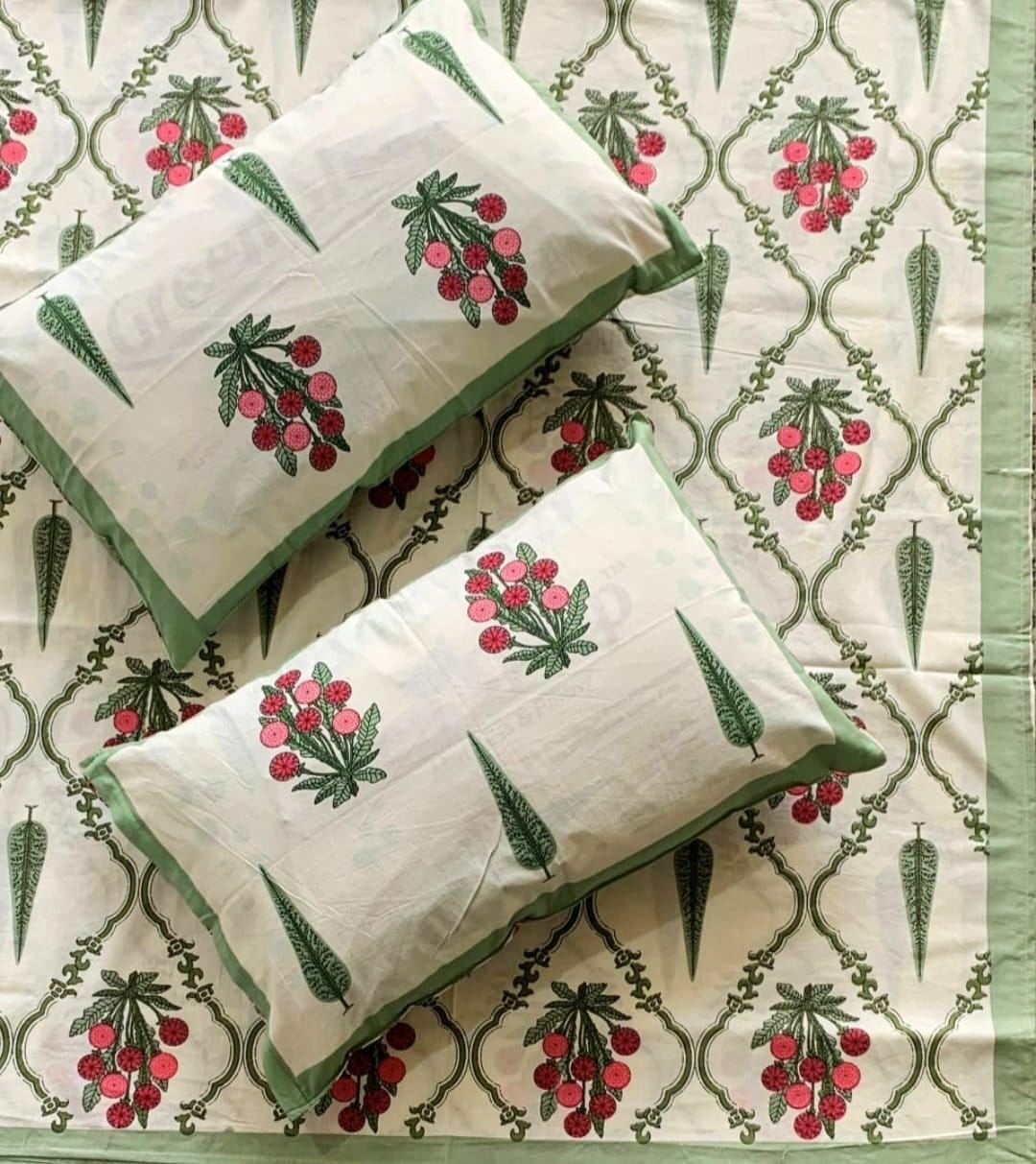 Pure cotton queen size bedsheet with two pillow covers (90x108 inches)