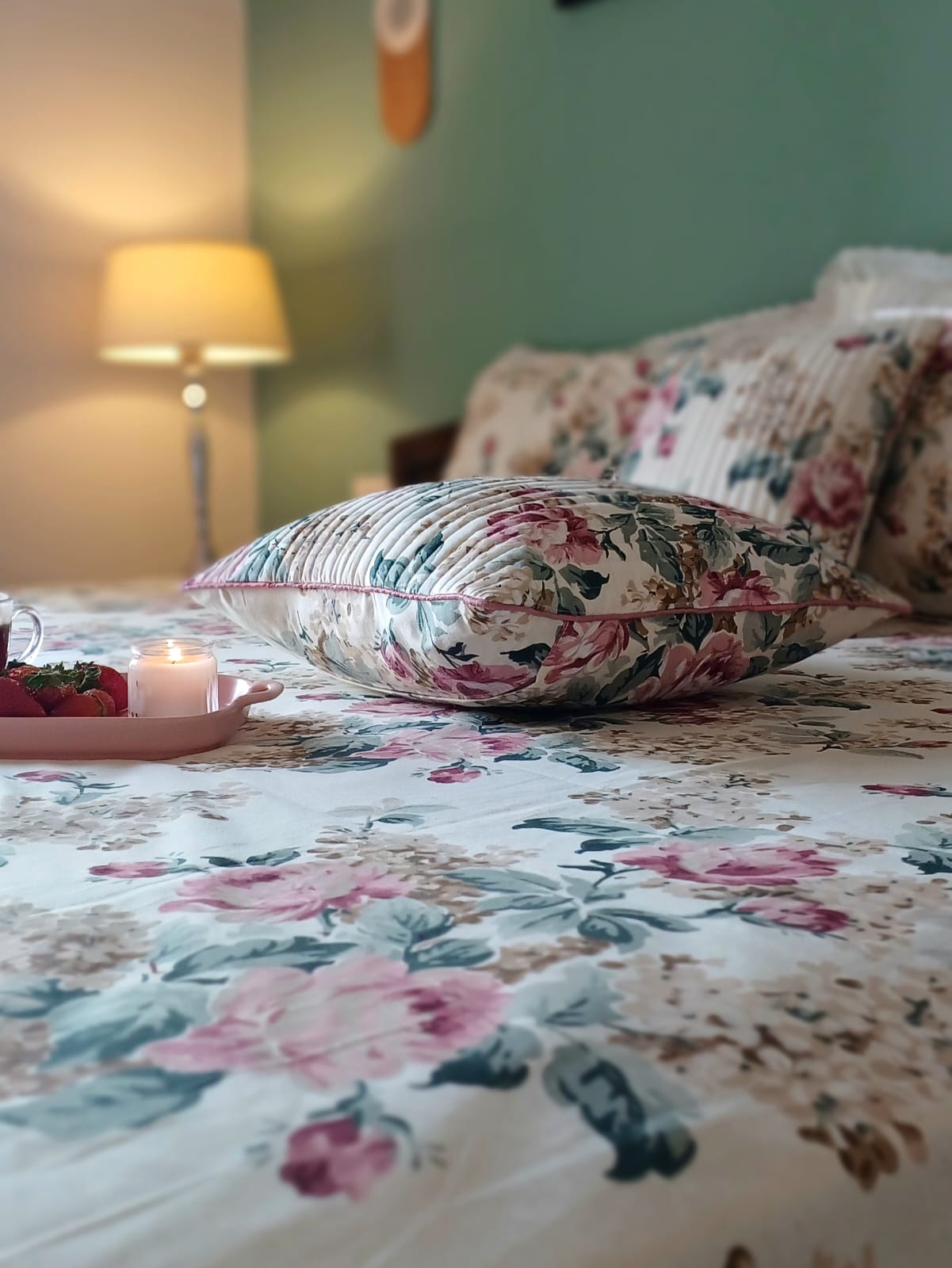 Pure cotton super king size bedsheets with 2 laced pillow covers (108x108 inches/9x9 feet)