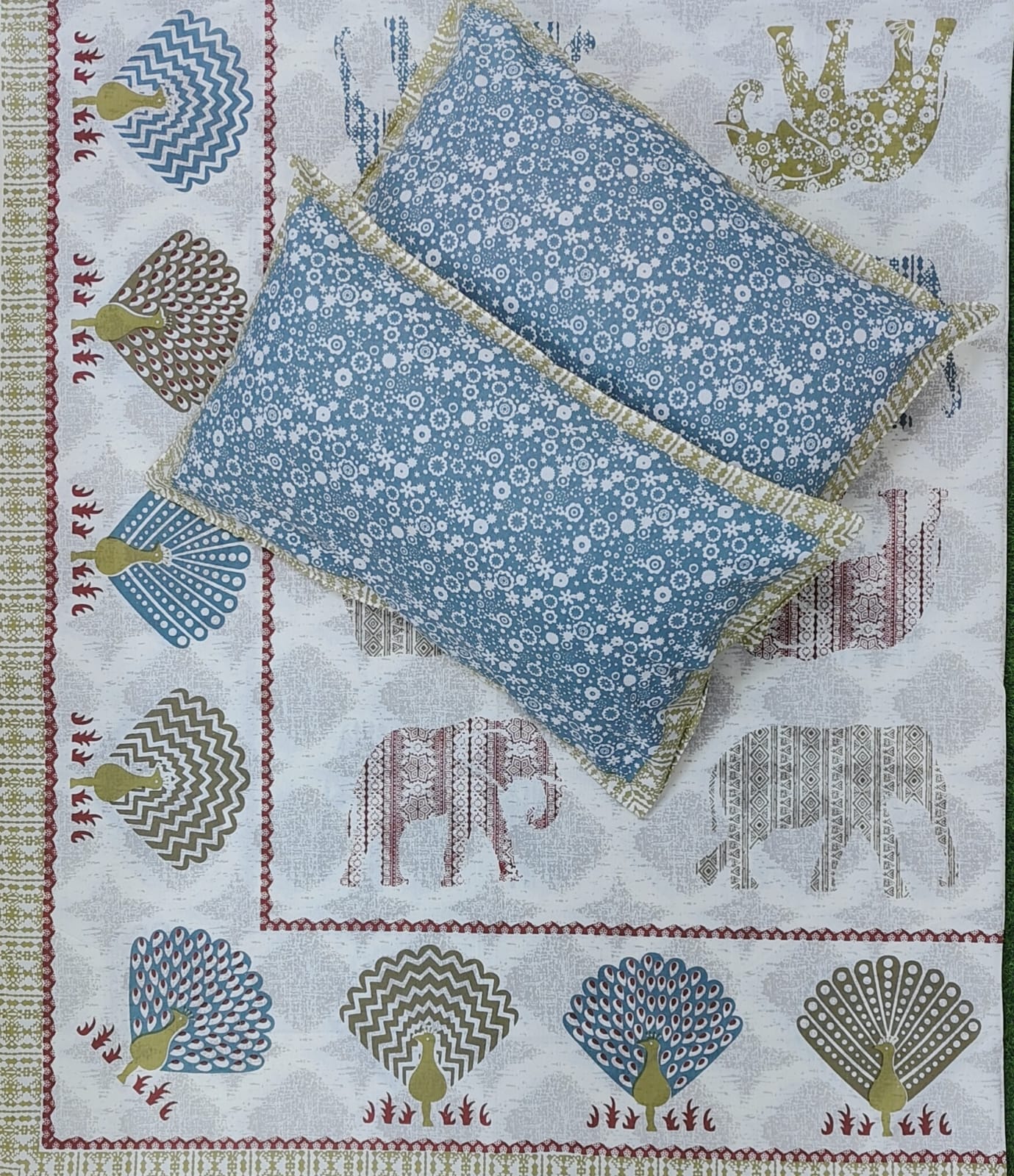 Pure cotton queen size bedsheet with two pillow covers (90x108 inches)