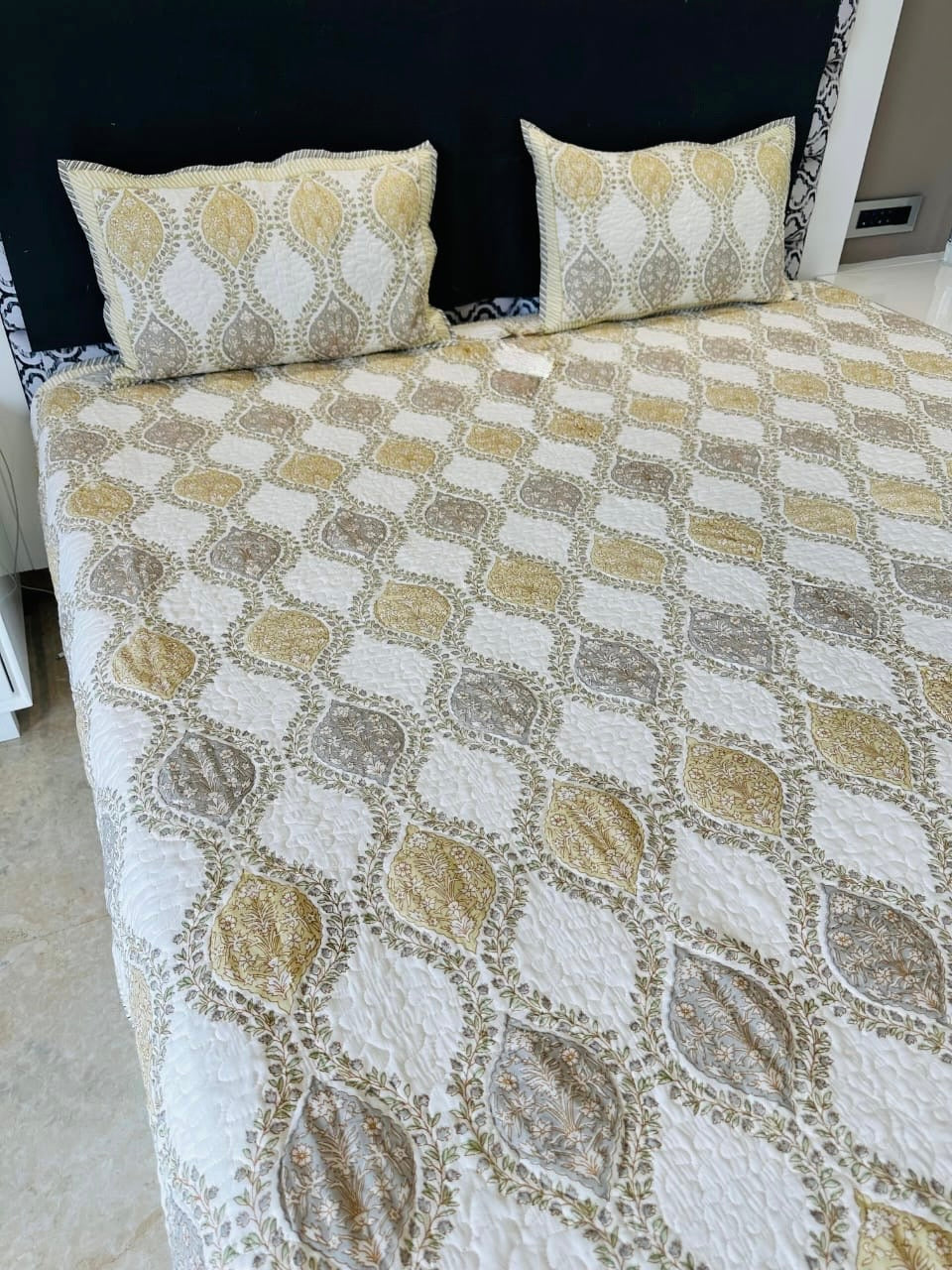 Pure mulmul cotton paani jaal quilted hand-block printed double bedcover with 2 quilted pillow covers for king size beds (90x108 inches)