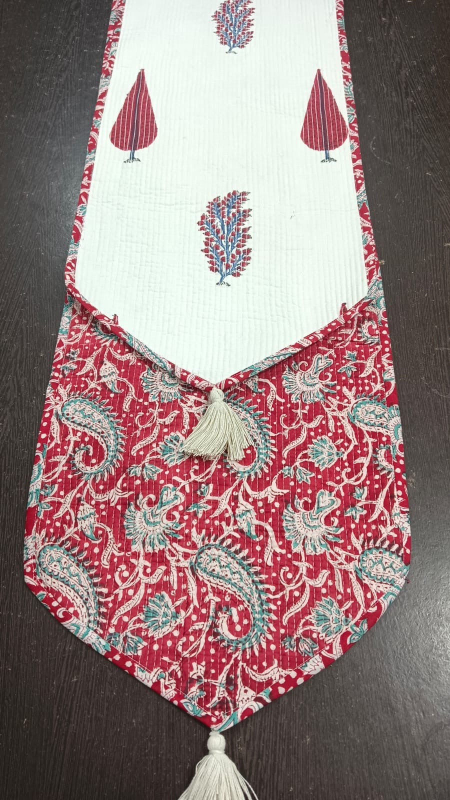 Pure cotton quilted table runners for 4 and 6 seater dining tables (13x72 inches) offer