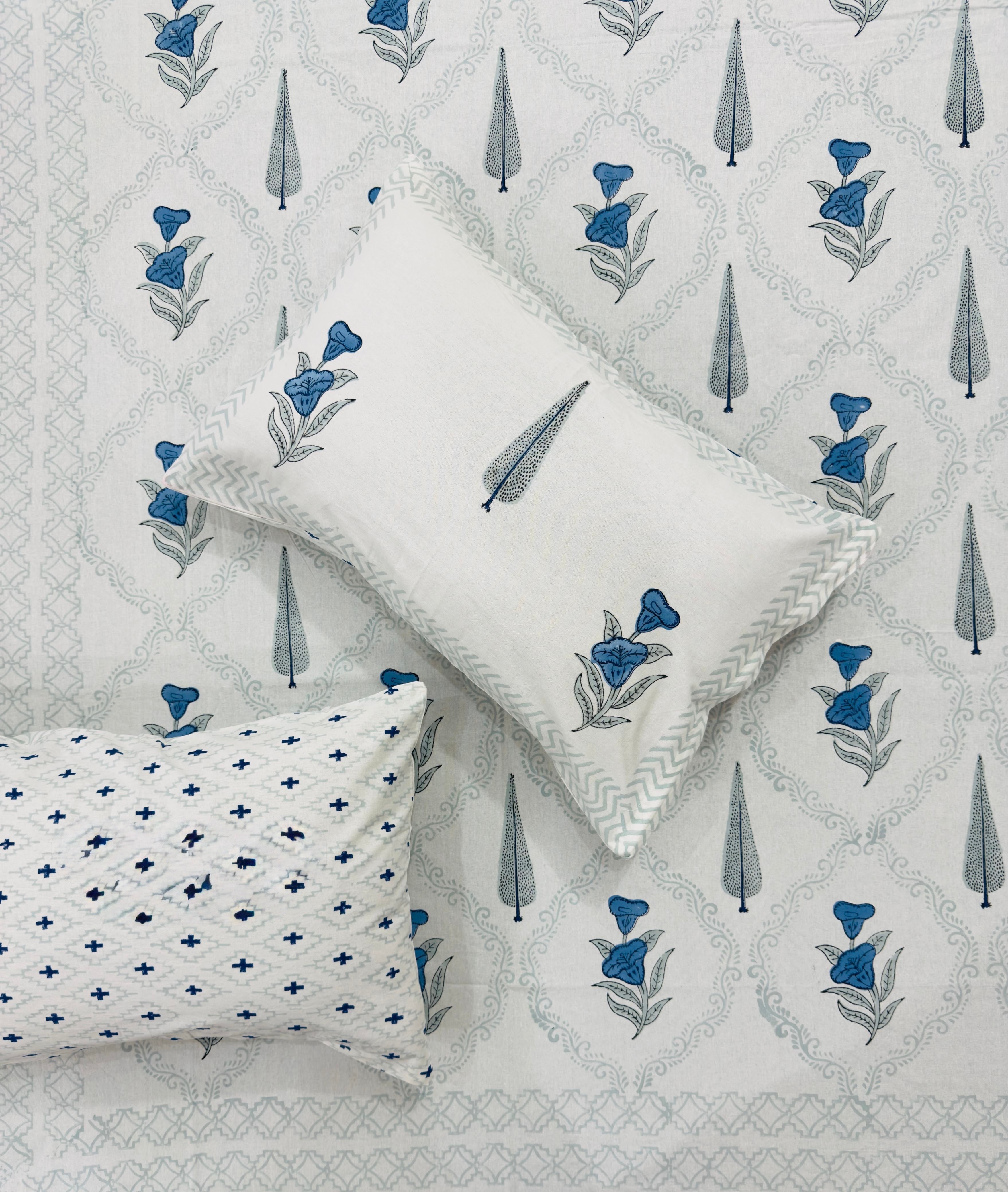 Pure cotton handblock printed king size bedsheet with 2 pillow covers (100x108 inches)