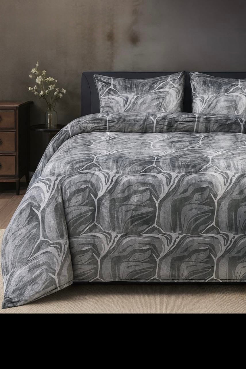 Warm winter super king size bedsheets with 2 pillow covers (108x108 inches)