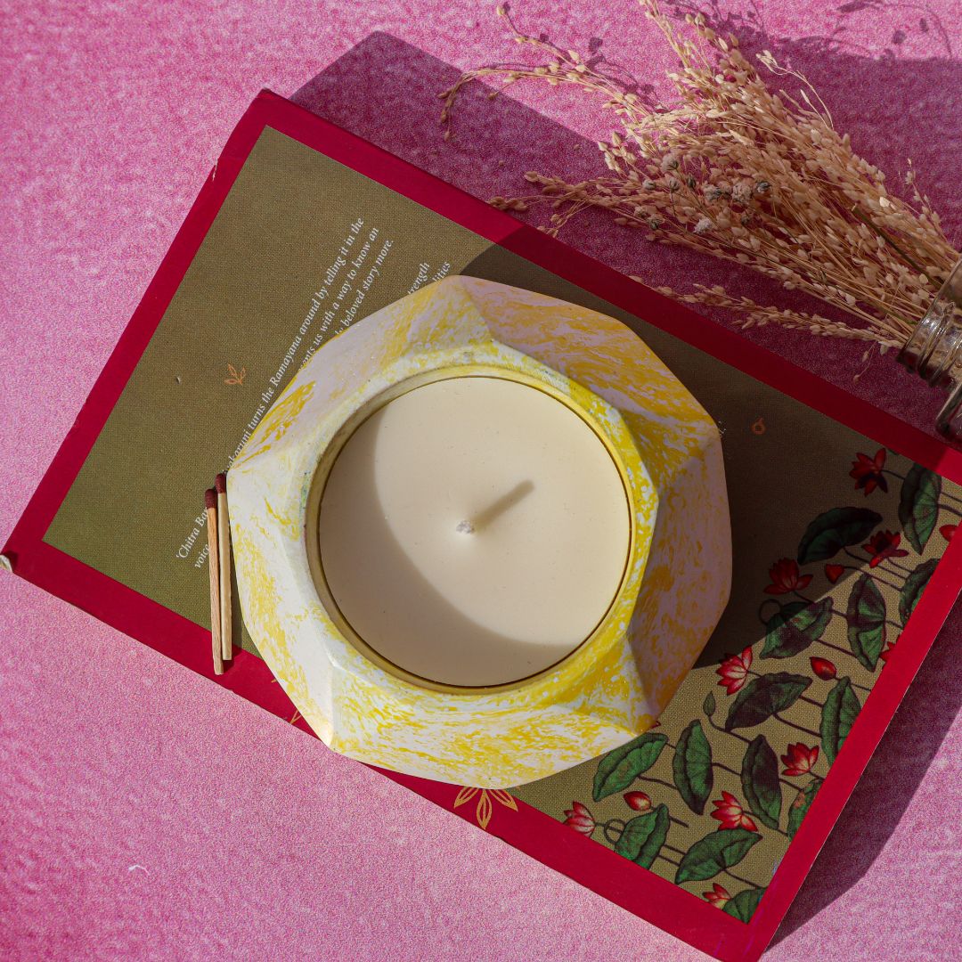 Volna English Vanilla Scented Candle